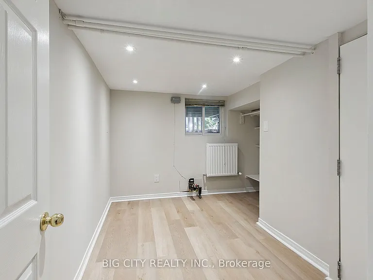 178 Douglas Ave #LOWER — Photo 11
