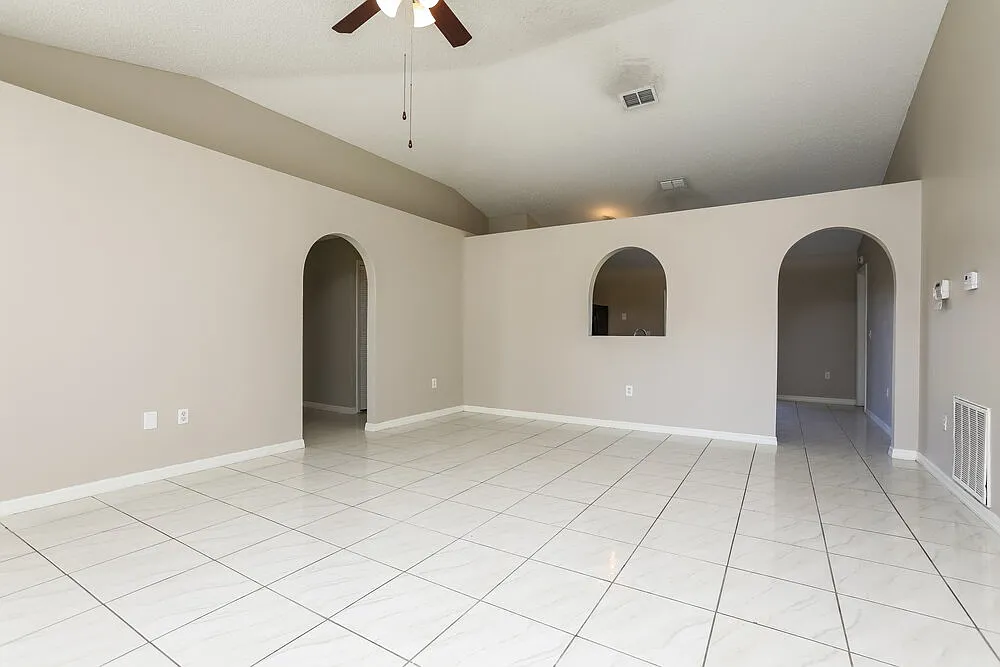 3 bed, 2.0 bath, 1334 sqft, $2,980 — Photo 4