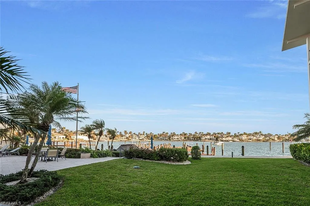 2 bed, 2.0 bath, 1450 sqft, $5,700 — Photo 4