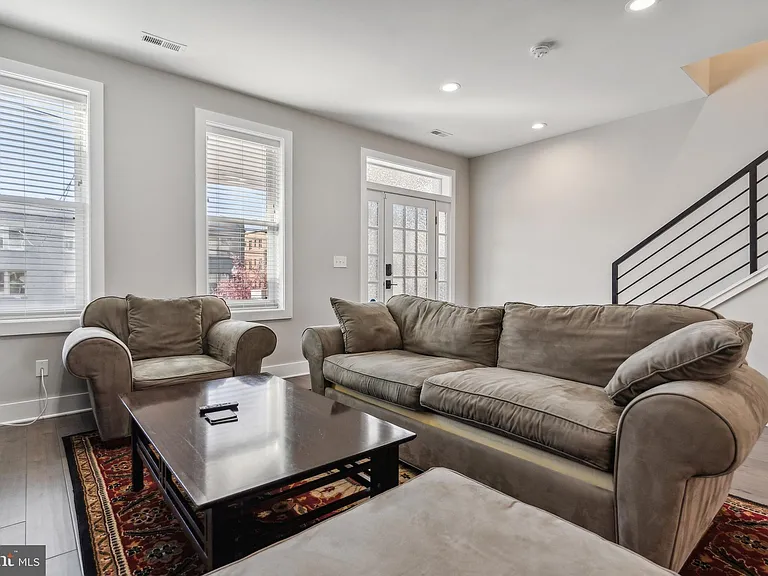 805 Jefferson St NW — Photo 8