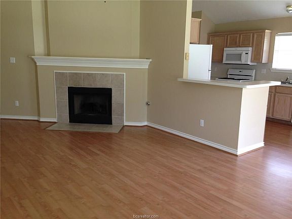 2nd image of 405 Brentwood Dr