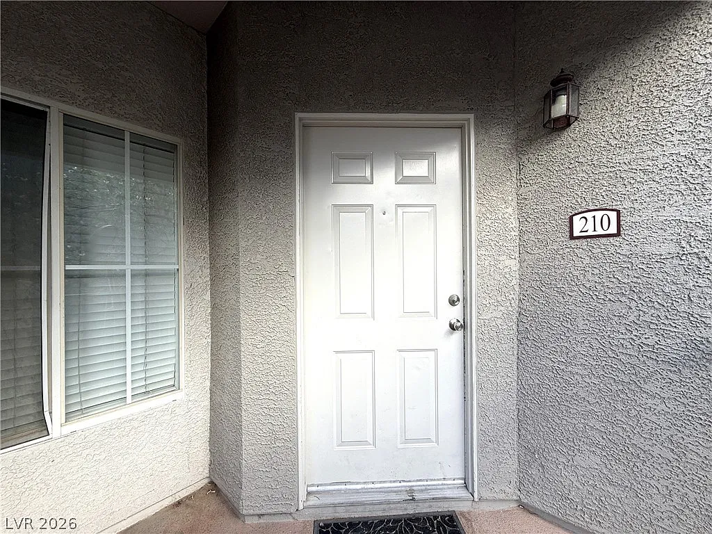 3 bed, 2.0 bath, 1409 sqft, $1,690 — Photo 2