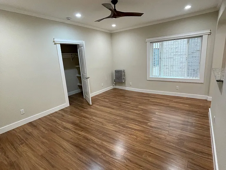 Claremont Towers Apartments — Photo 8