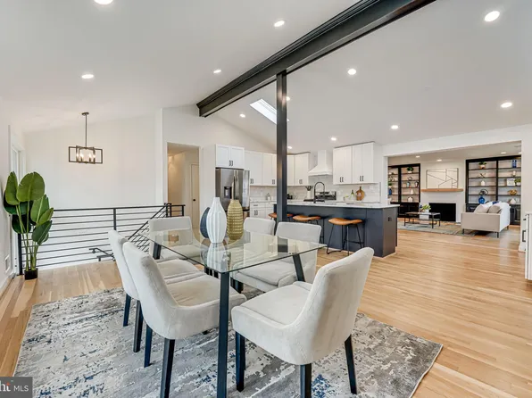 5108 Sutton Pl, Alexandria, VA 22304
