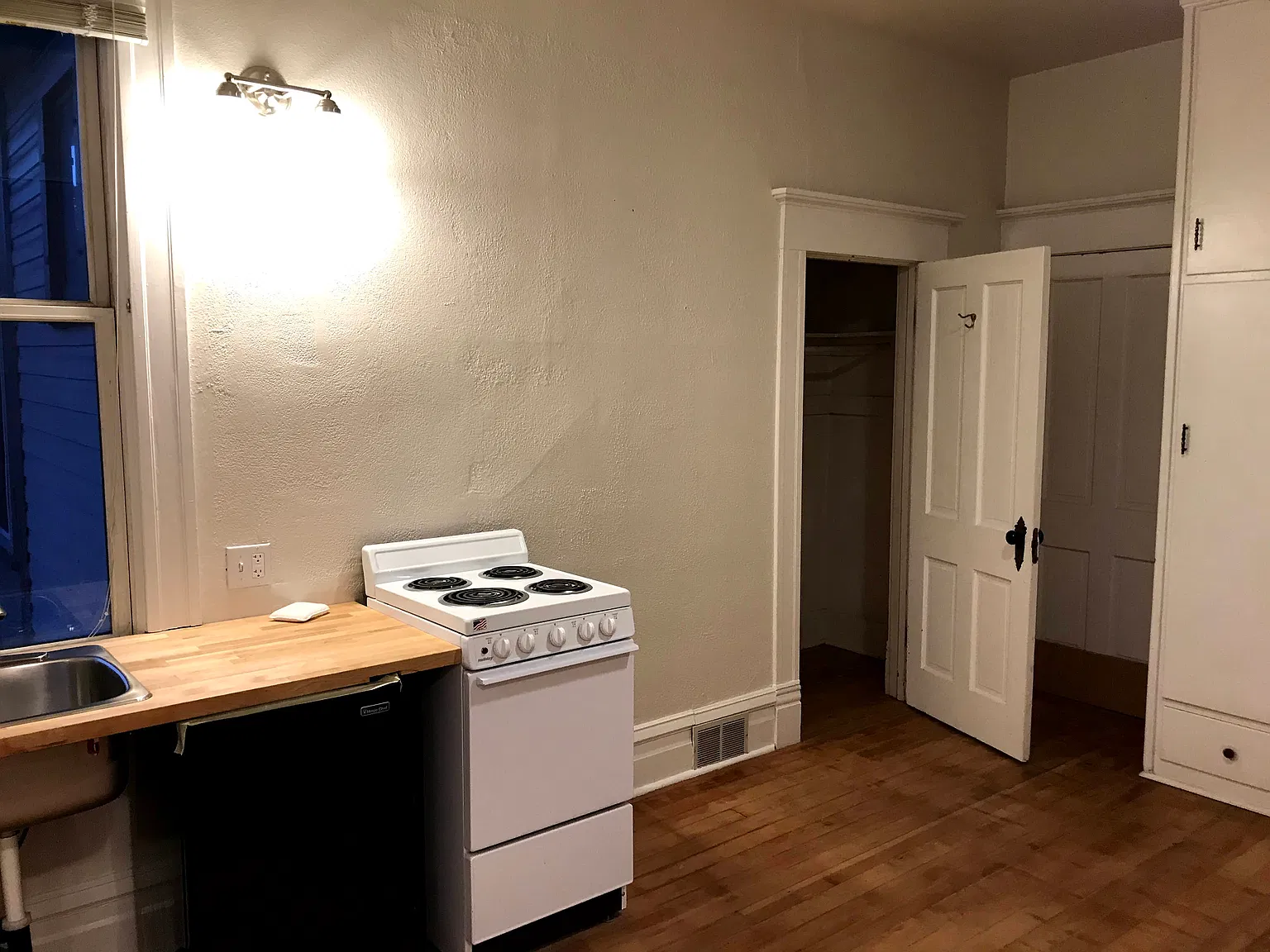 Studio, 160 sqft, $805 — Photo 4