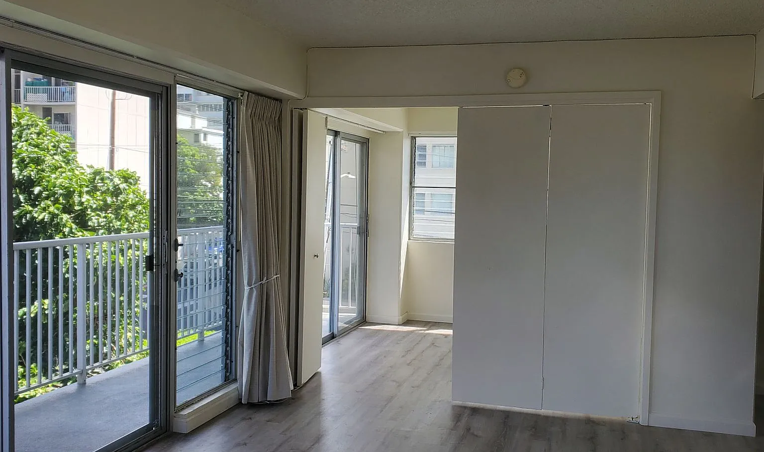 Available Now! 2 Bed, 1.5 Bath. Awesome Location, Large Lanais. — Photo 1
