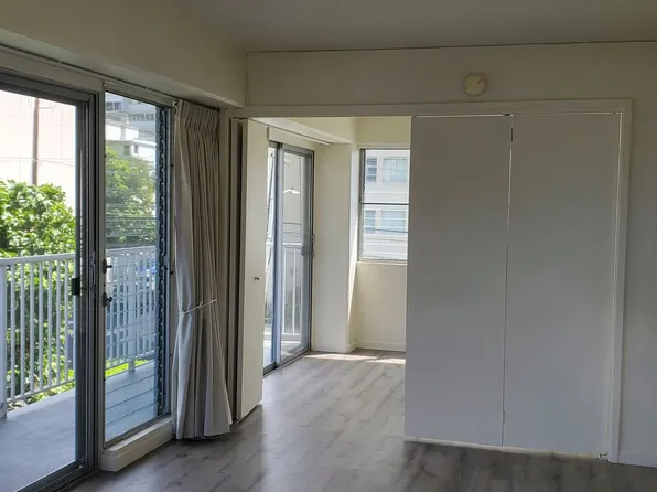 1635 Dole St APT 302, Honolulu, HI 96822