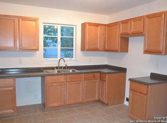 4th image of 426 Concord Pl