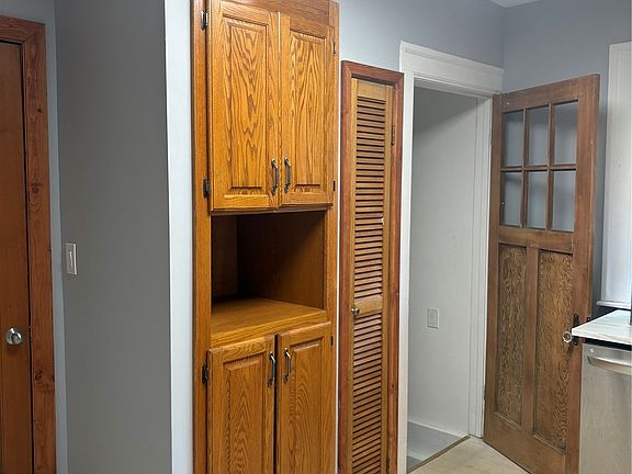 3rd image of 51 Tupper Avenue