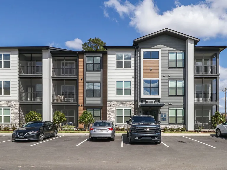 The Liliana Apartment Homes — Photo 5