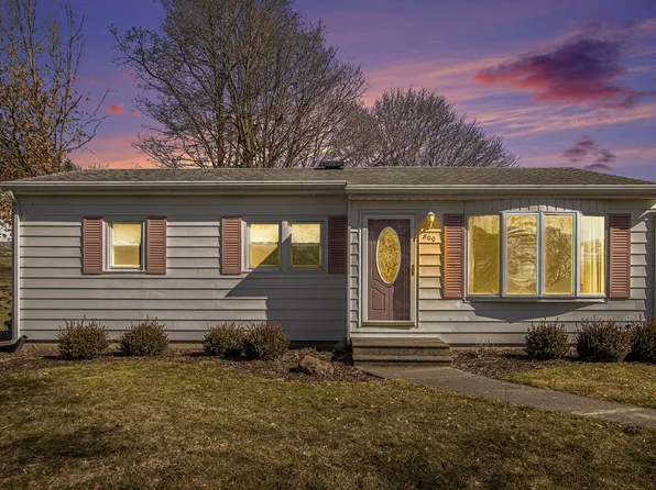 800 Circle Dr, Augusta, MI 49012