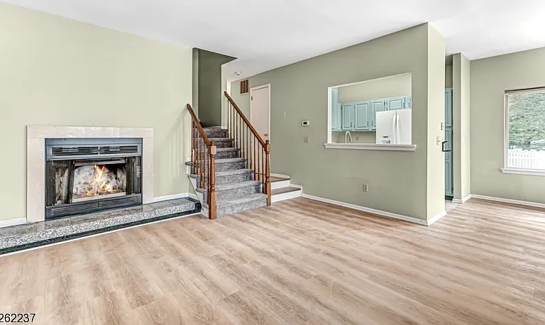 78 Academy Ct — Photo 2