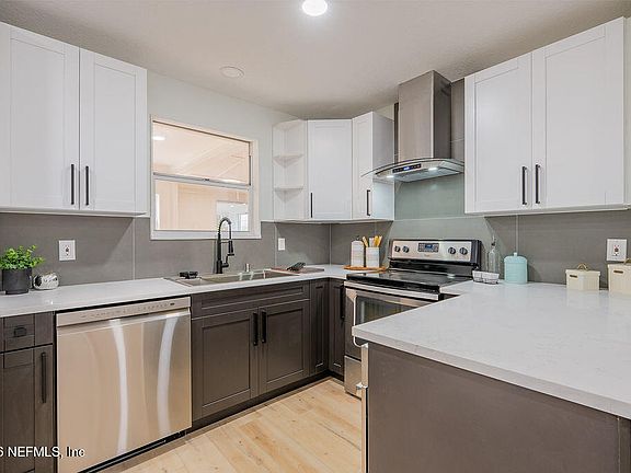 3rd image of 2826 WATER VIEW Circle