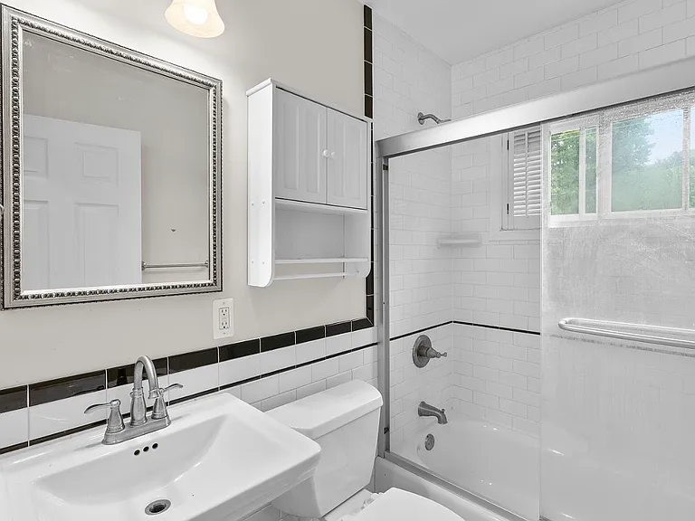 577 Brook Rd — Photo 16