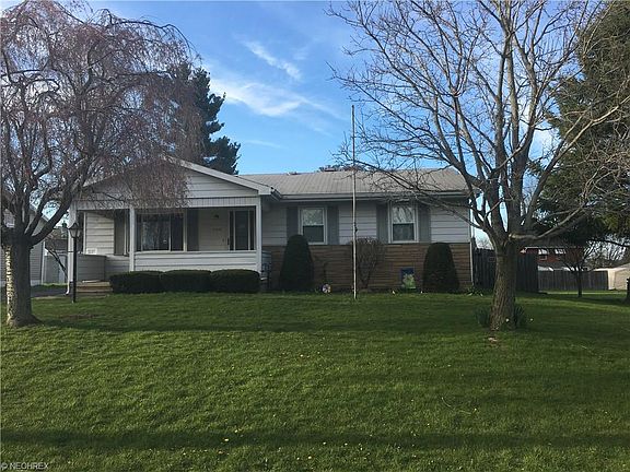 4th image of 2344 Russell Ave