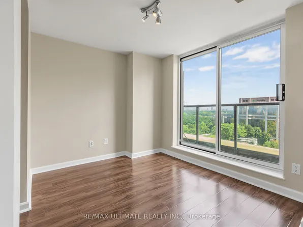 8 Park Rd, Toronto, ON