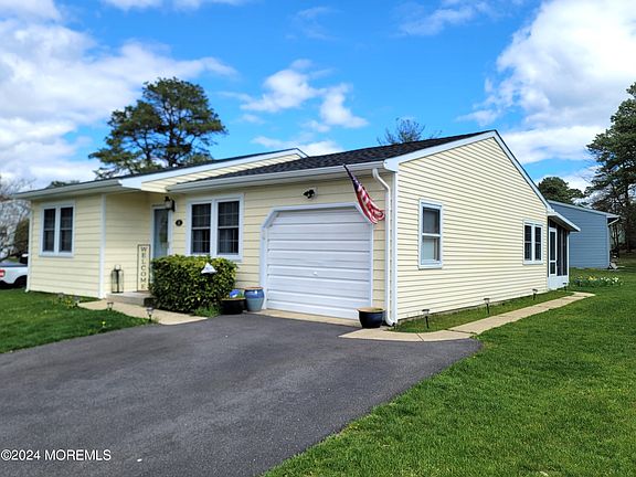 2nd image of 11 Greenmeadow Lane #72