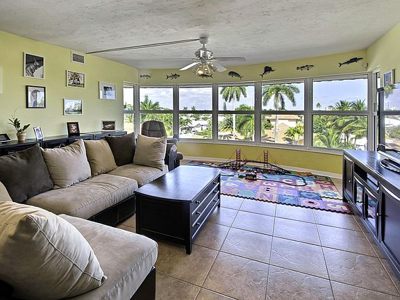 3rd image of 3121 NE 51st St APT 401E