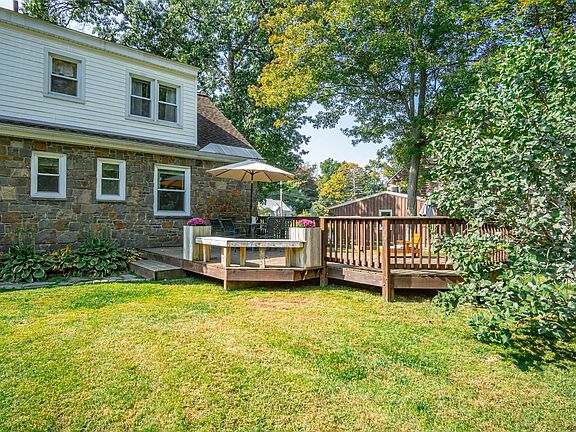 3rd image of 122 Heckeler Dr