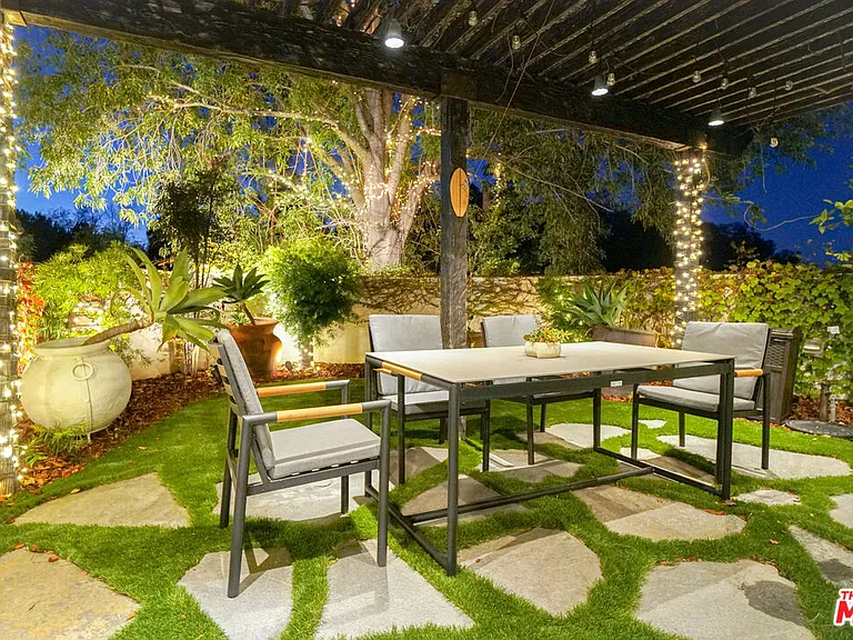 13211 Mulholland Dr — Photo 12