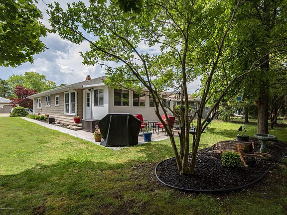 4th image of 418 Saint Thomas Dr
