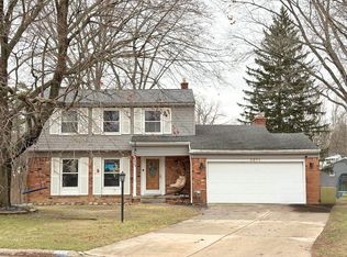 2371 Pineview Ct, Flushing, MI 48433