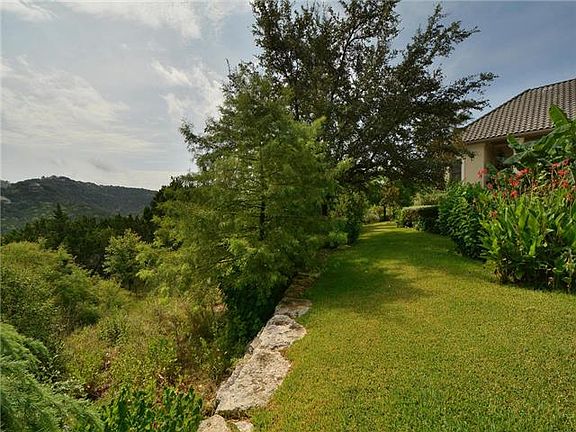 3rd image of 301 N Weston Ln