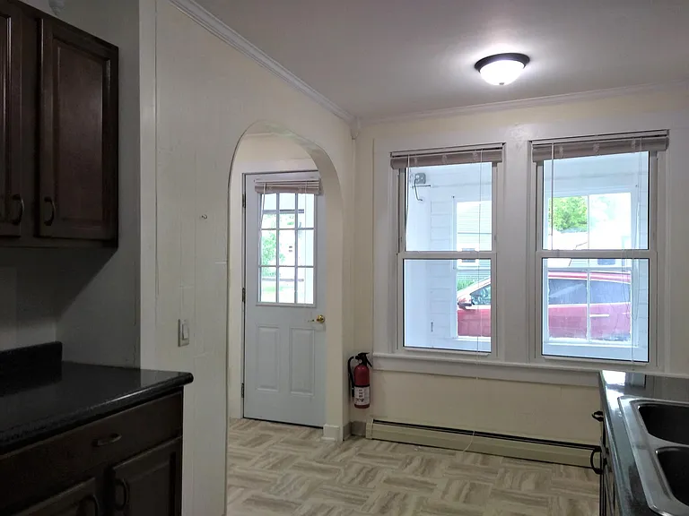 Entrance door and eat-in area