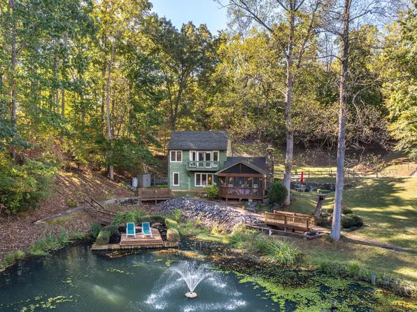 1453 Miles Country Ln, Evington, VA 24550