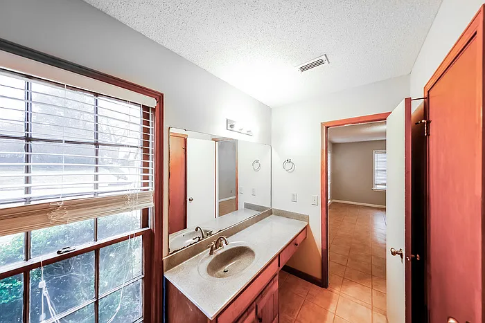 3722 Woodhill Rd — Photo 8
