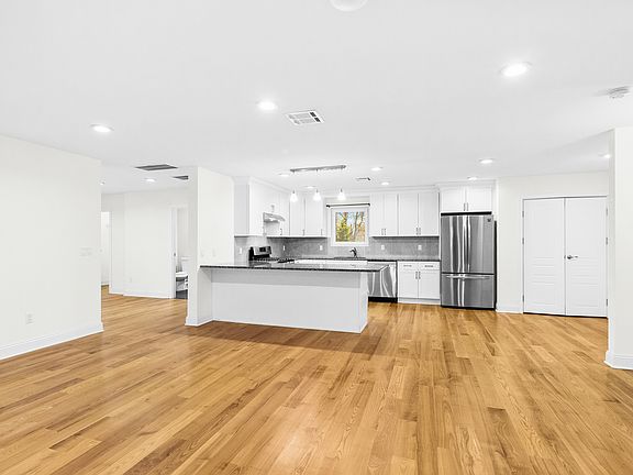 4th image of 71 Saint Marys Pl #3