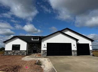 2405 Brantwood Dr, Neenah, WI 54956