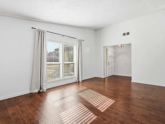 3rd image of 2011 Clearfield Cir
