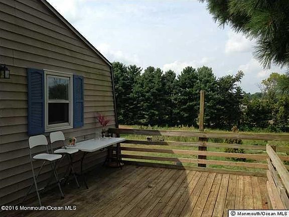 95 Holmes Mill Apt over garage deck