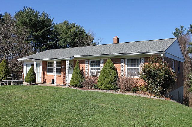 1st image of 208 Circle Dr