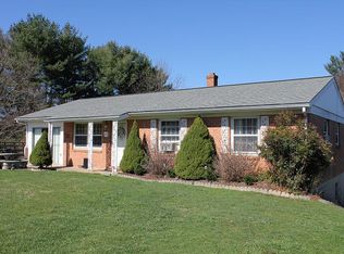 208 Circle Dr, Galax, VA 24333