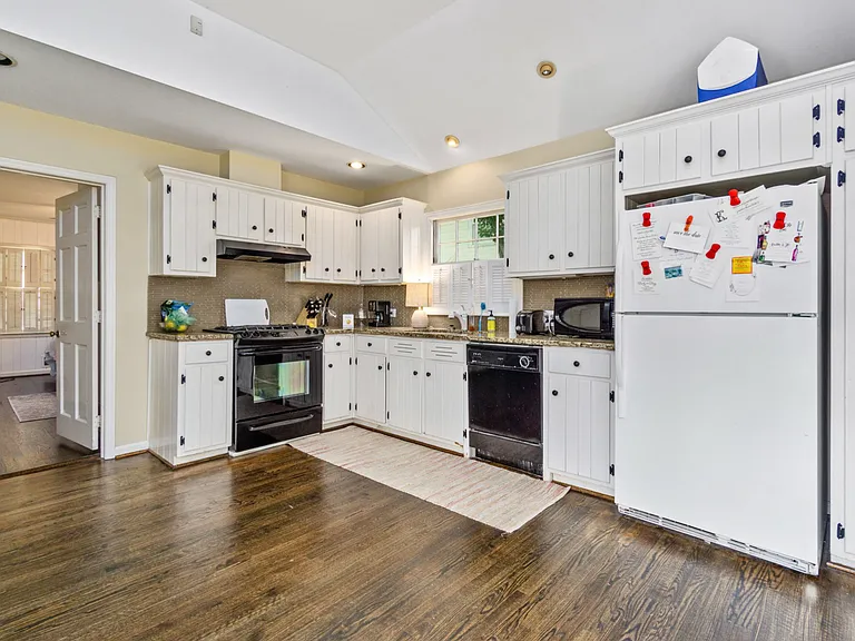 76 Lakeland Dr NW — Photo 5