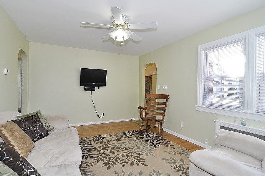 2nd image of 1-31 32nd St