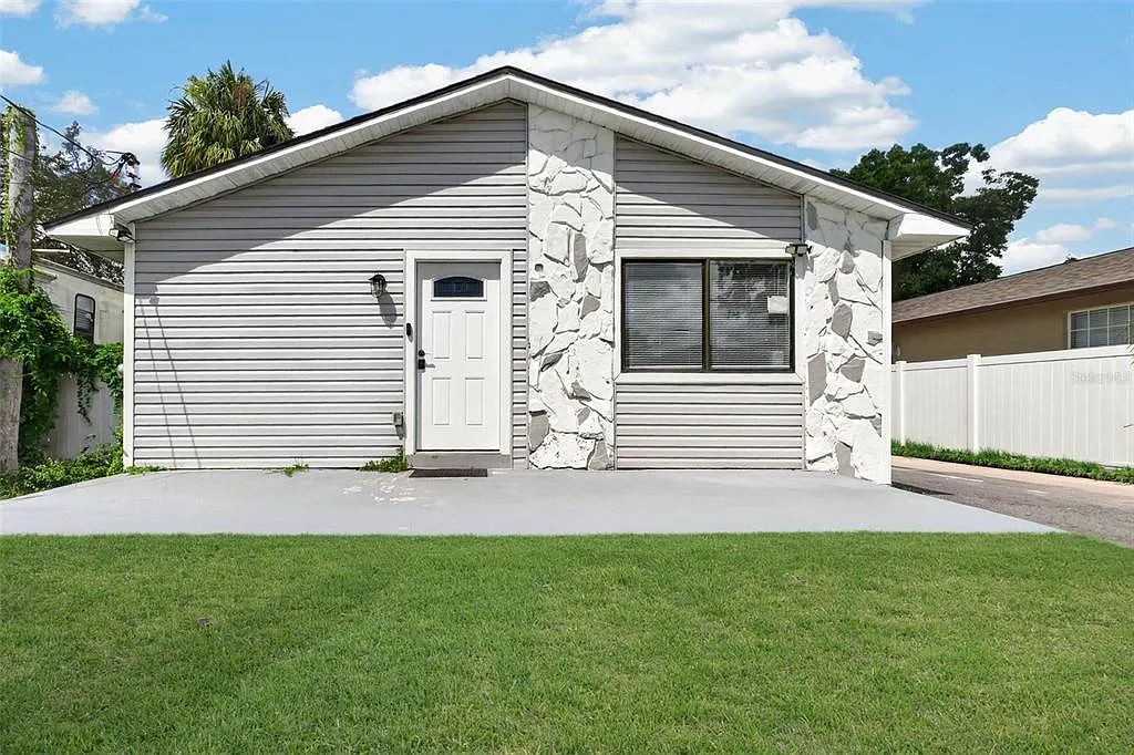2 bed, 2.0 bath, 1110 sqft, $2,300 — Photo 2