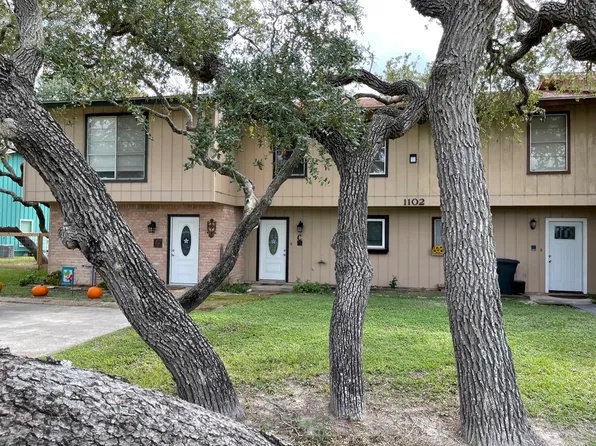 1102 8th St APT C, Rockport, TX 78382