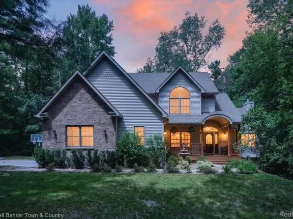 3217 Pineview Trl, Howell, MI 48843