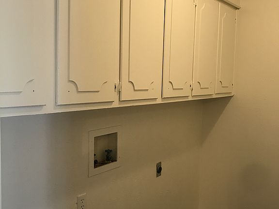 3rd image of 706 Acorn Dr