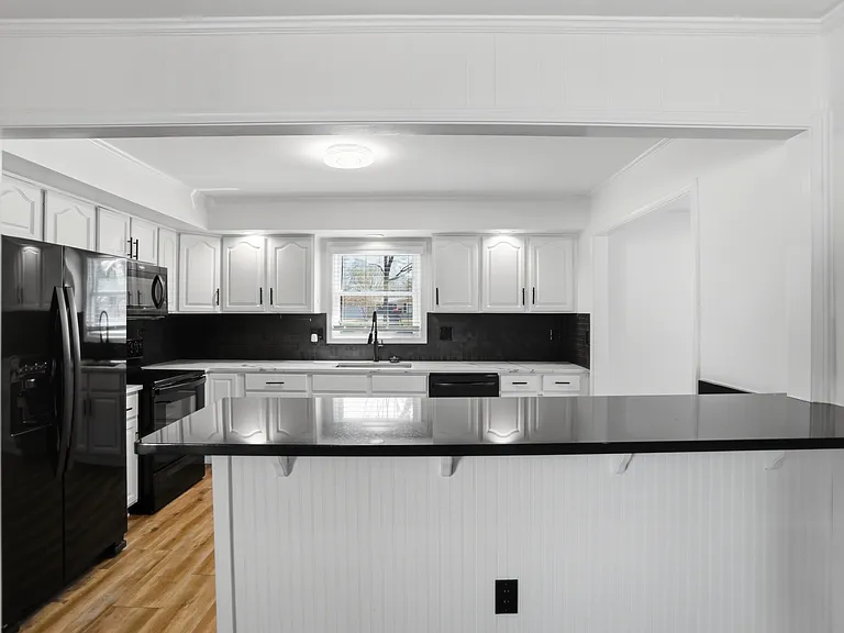 512 Lexington Blvd — Photo 15