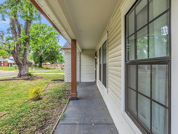 3rd image of 4890 Fernbrook Dr