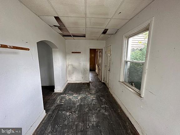 4th image of 6722 Brentwood Ave