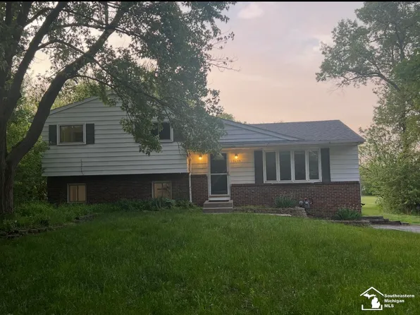2058 W Erie Rd, Temperance, MI 48182