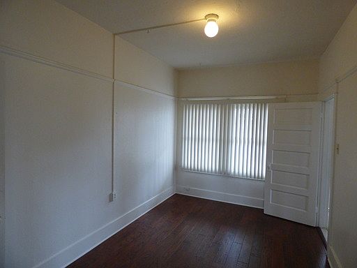 4th image of 401 Spruce St APT 06
