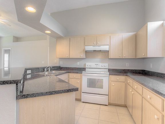 4th image of 4944 Palm View Dr N