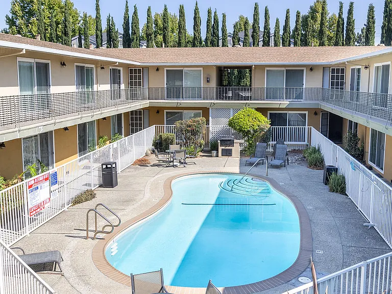 Sandalwood Apartments — Photo 12