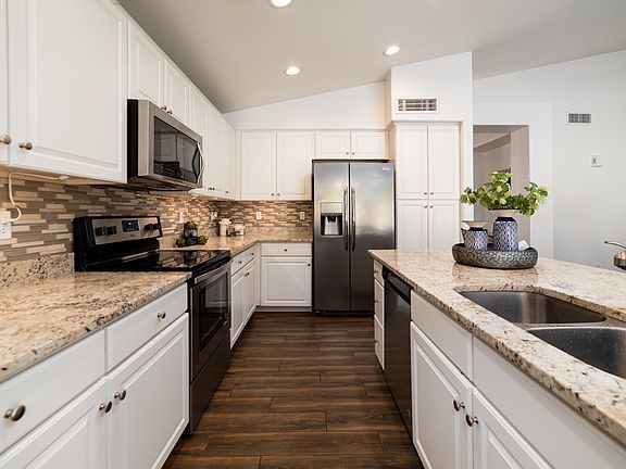 3rd image of 1360 W Canary Way